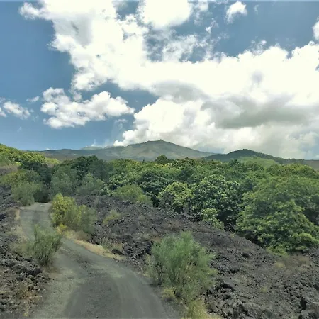 Matilde's Etna Nature House Николози